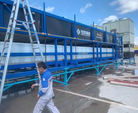 เครื่องทำน้ำแข็งบล็อกขนาดใหญ่ 100 กก. พลิกโฉมระบบโลจิสติกส์ห่วงโซ่ความเย็นของอาหาร