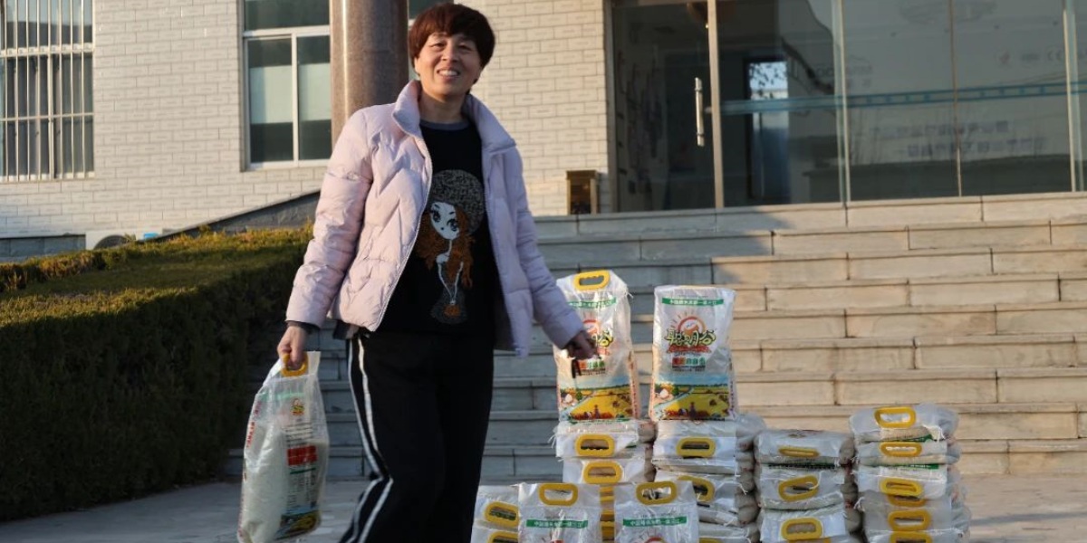 โรงน้ำแข็งเบาชาร์ม | แจกจ่ายสวัสดิการประจำเดือน