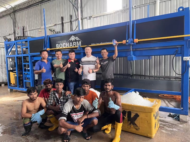 จาง จื้อเฉียง ผู้จัดการทั่วไปของ Baocharm ได้รับเชิญให้ไปสำรวจการประมงของมาเลเซียและช่วยโครงการทำน้ำแข็งถนอมอาหารทะเล