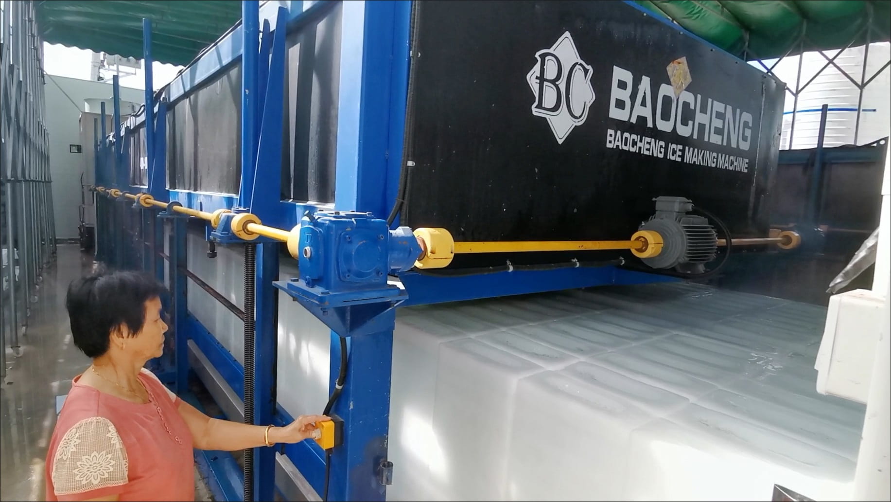 การปรับปรุงการดำเนินงานด้วยระบบอัตโนมัติ: เครื่องทำน้ำแข็งของเราช่วยลดต้นทุนแรงงานและเพิ่มประสิทธิภาพได้อย่างไร