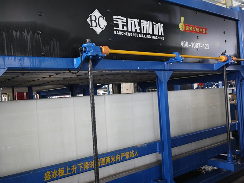 วิดีโอการทดลองใช้งานก่อนการจัดส่งของเครื่องทำน้ำแข็งบล็อกขนาด 10 ตันรุ่นเรือธงของเรา