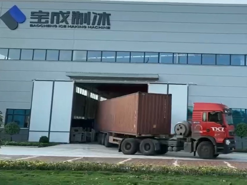 เครื่องทำน้ำแข็งบล็อกขนาด 15 ตันต่อวัน จัดส่งไปยังแอฟริกา - น้ำแข็งบล็อกขนาด 25 กก.